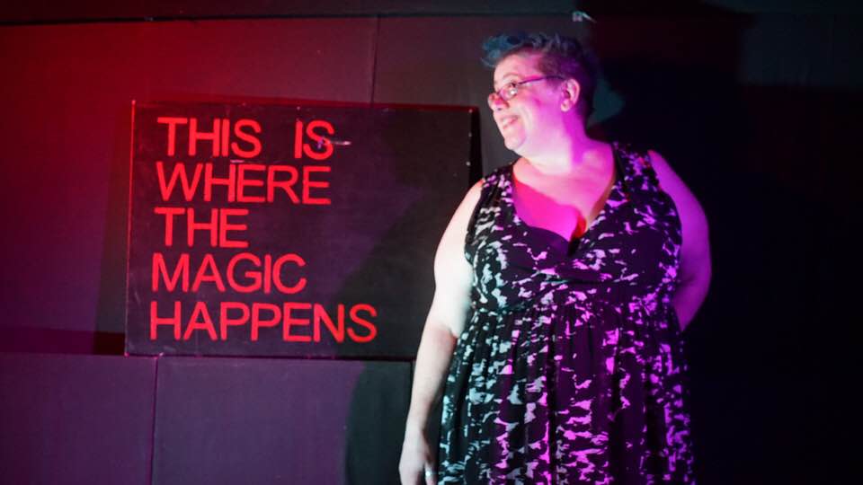 Foto von der Moderatorin der Veranstaltung: Cameryn Moore. Daneben steht: This is where the magic happens.